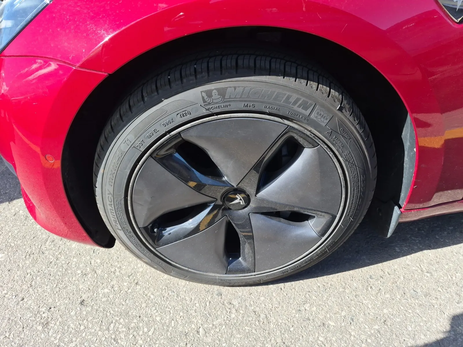 Front driver wheel/tire photo