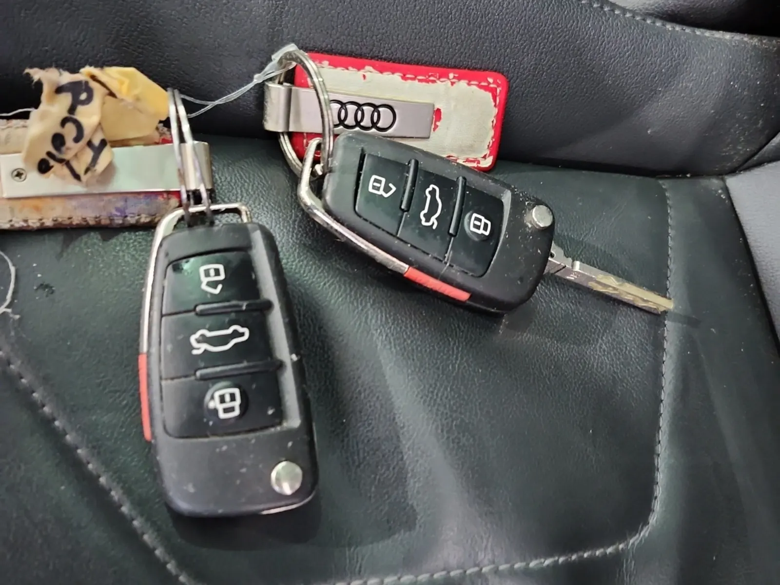 Keys/Fobs/Manual Photo
