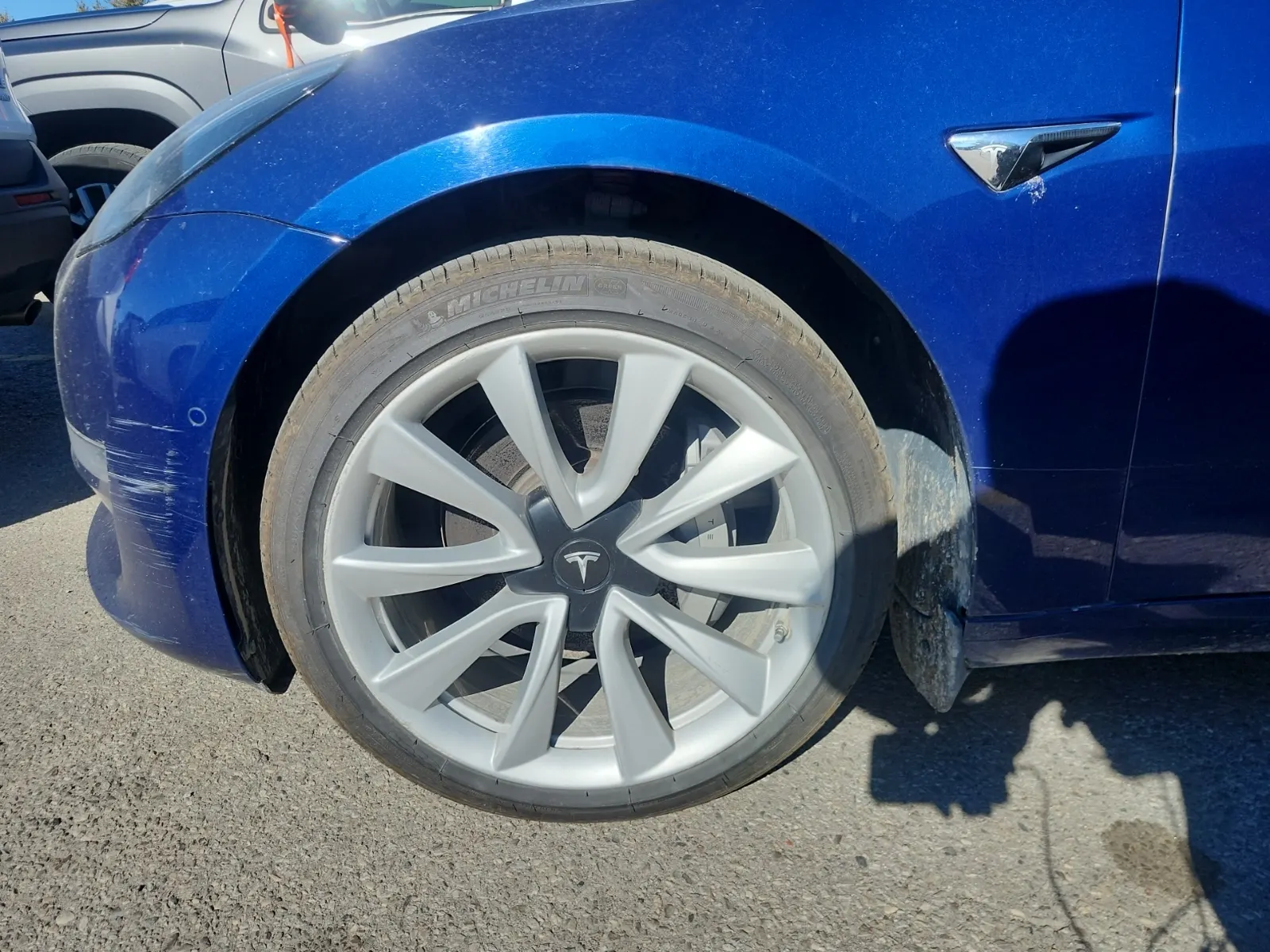Front driver wheel/tire photo