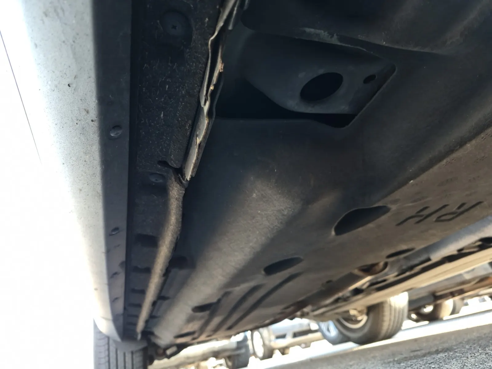 Undercarriage - Passenger Photo