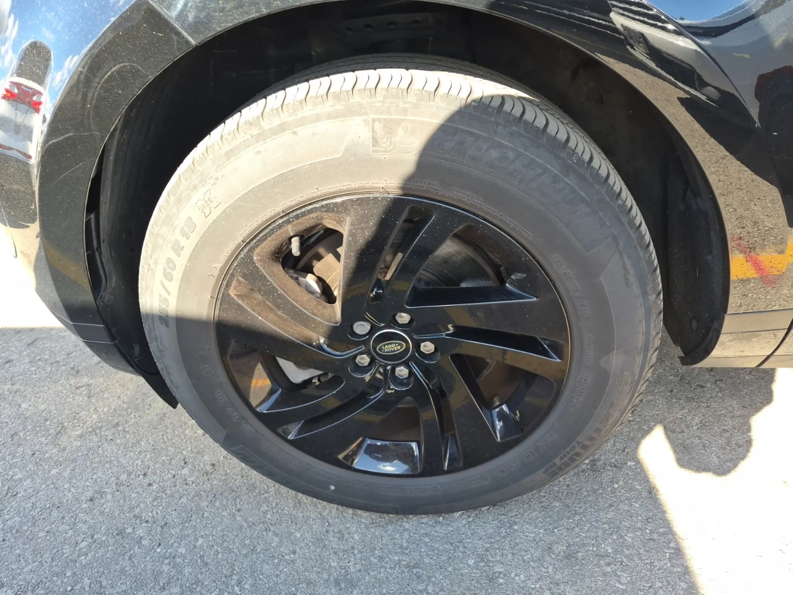 Front driver wheel/tire photo