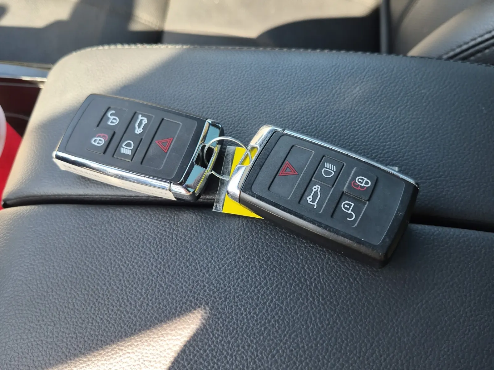 Keys/Fobs/Manual Photo