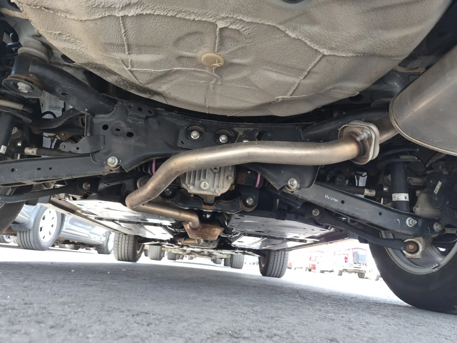 Undercarriage - Rear Photo