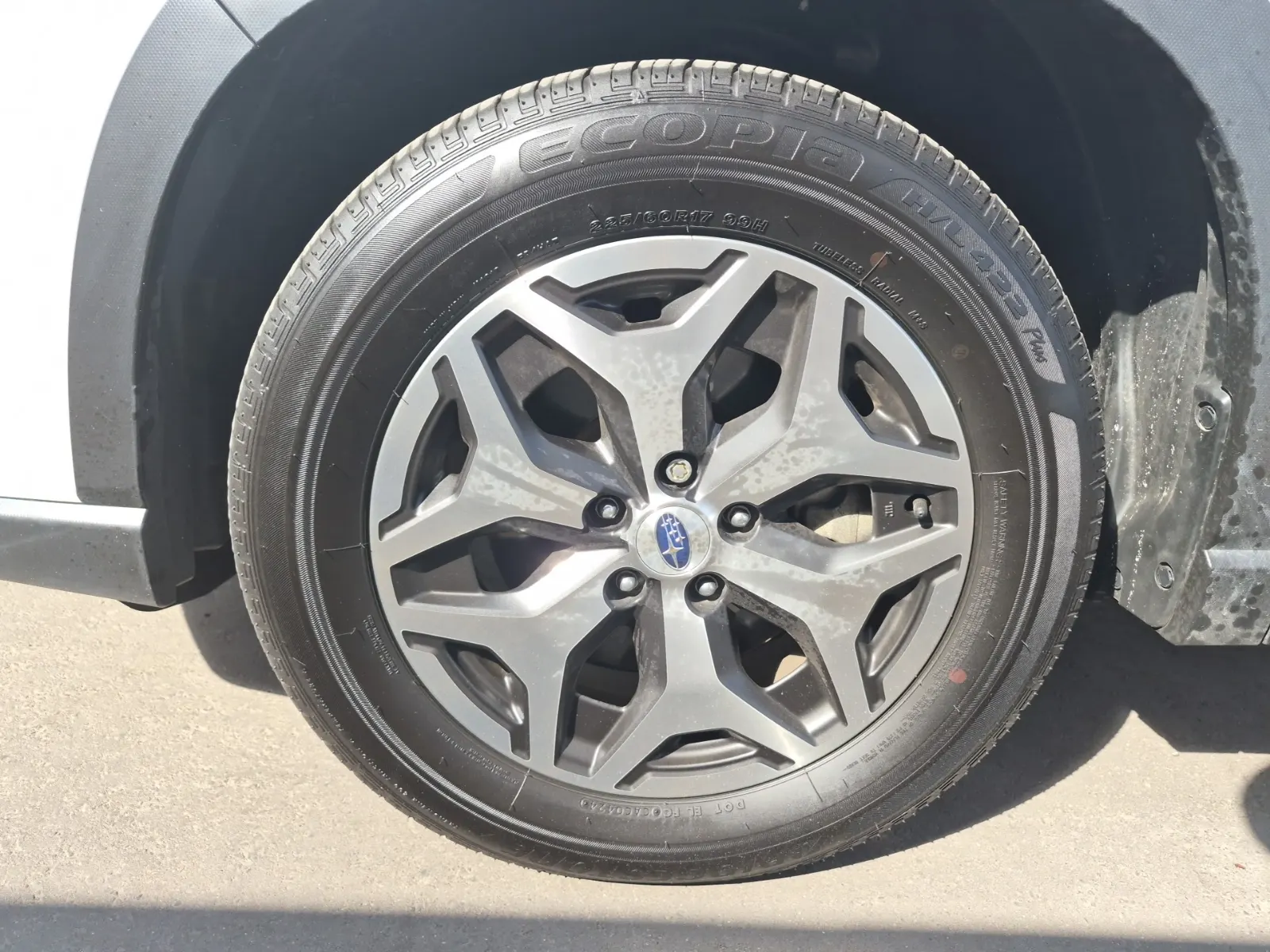 Front driver wheel/tire photo