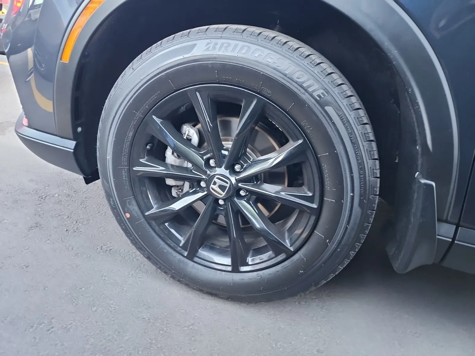 Front driver wheel/tire photo