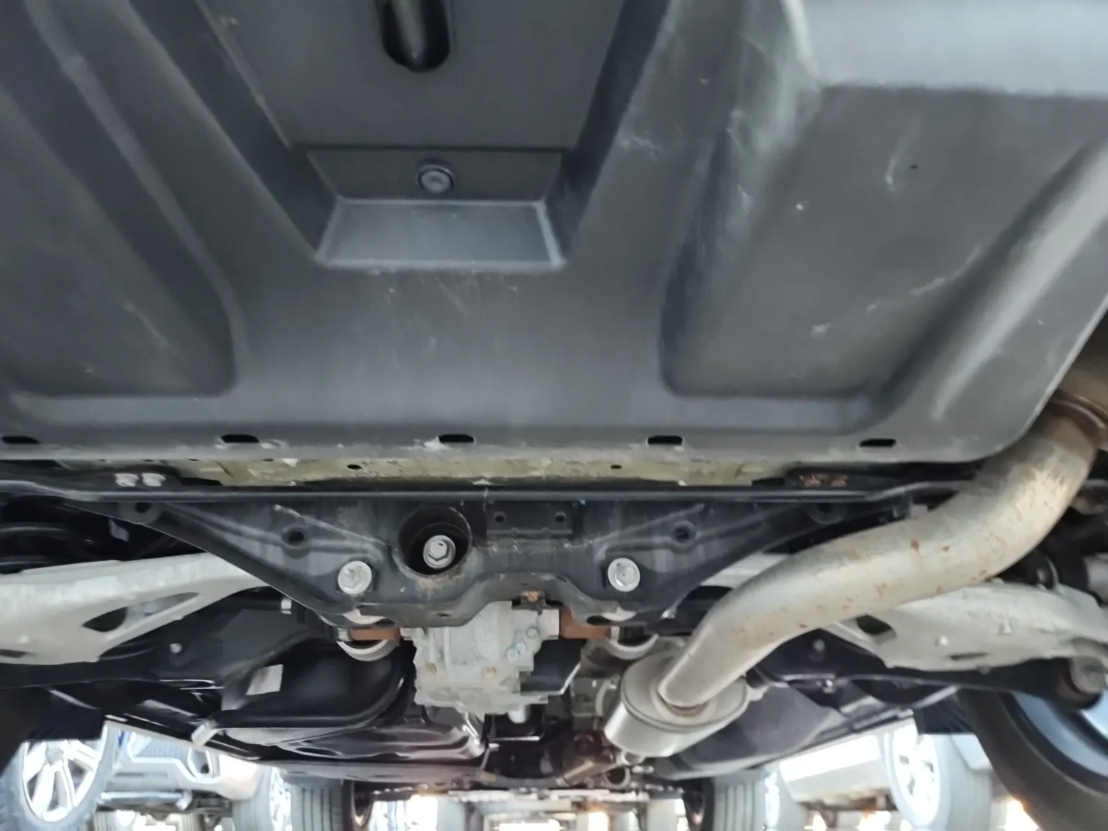 Undercarriage - Rear Photo