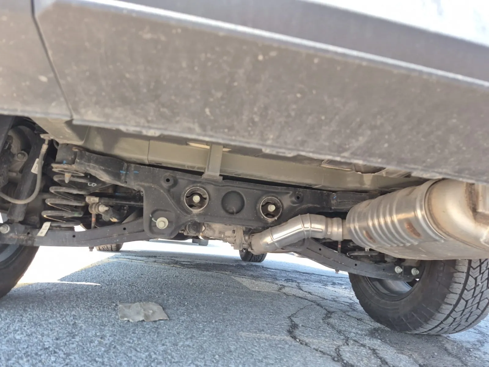 Undercarriage - Rear Photo