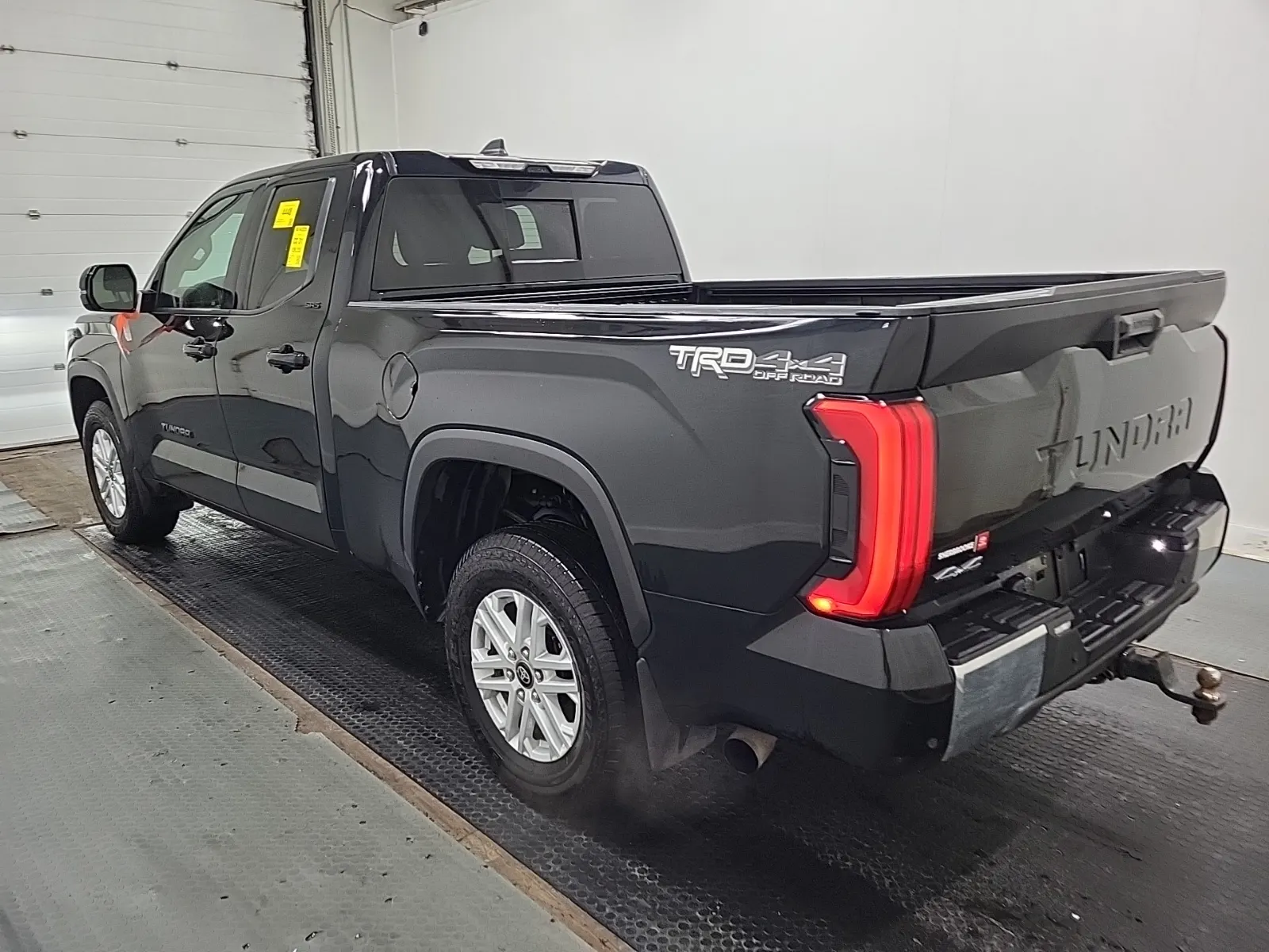 Driver Rear 3/4 Photo