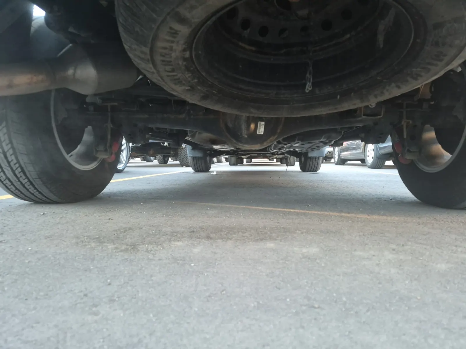 Undercarriage - Rear Photo