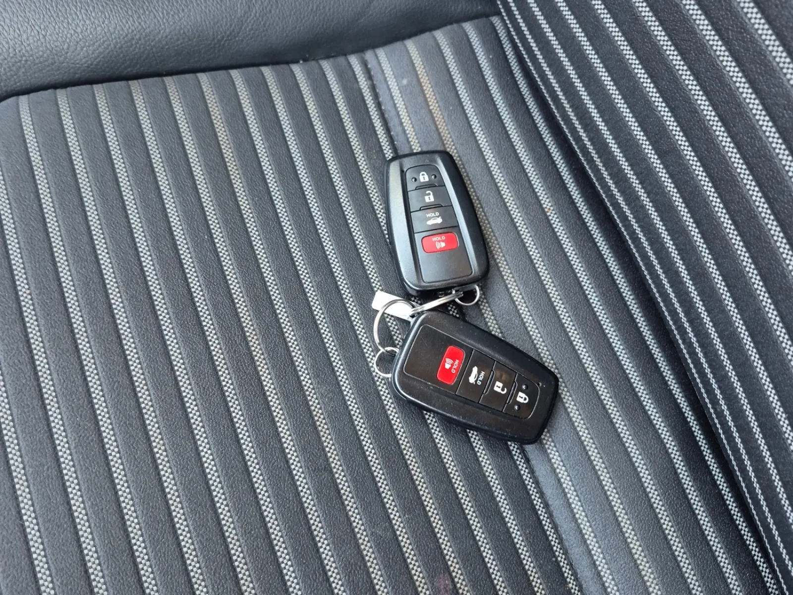 Keys/Fobs/Manual Photo