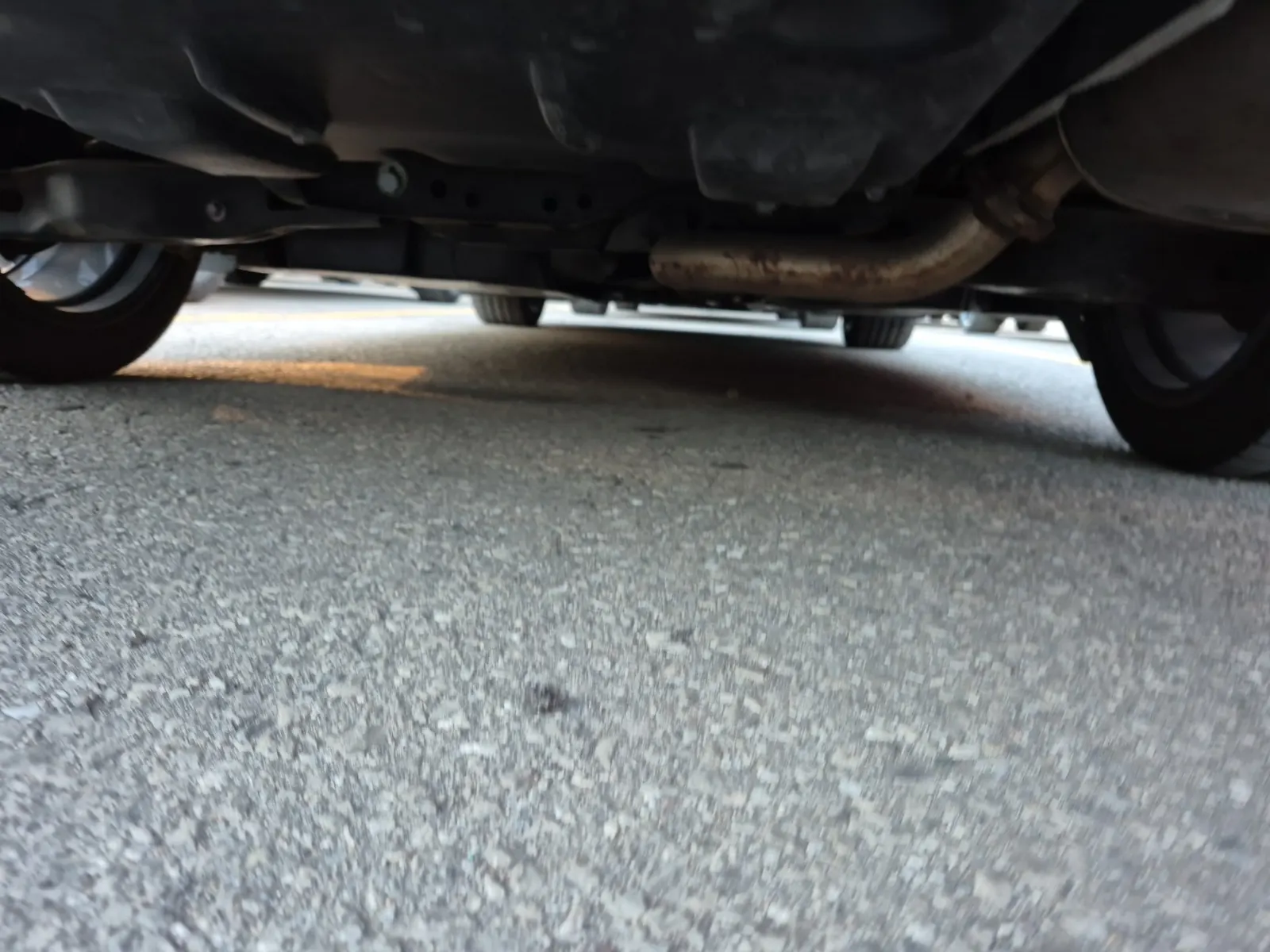 Undercarriage - Rear Photo