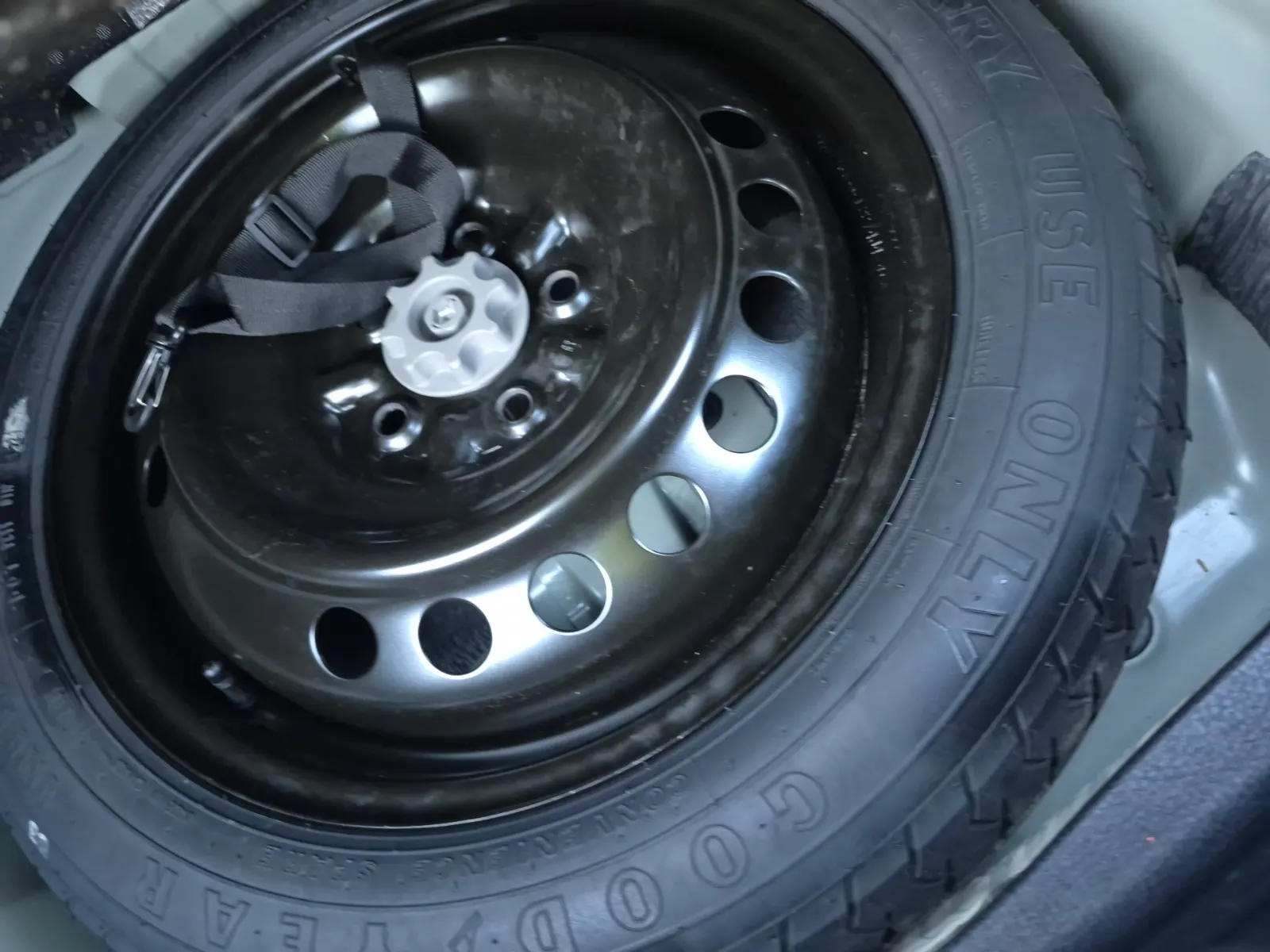 Spare Tire & Wheel Photo