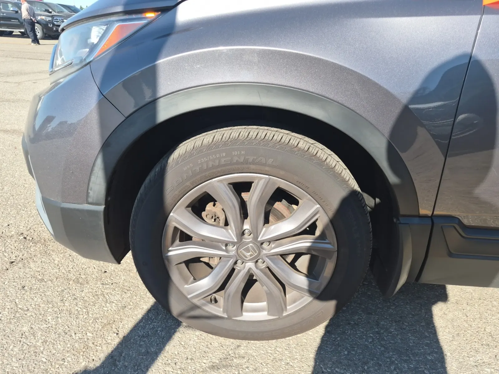 Front driver wheel/tire photo