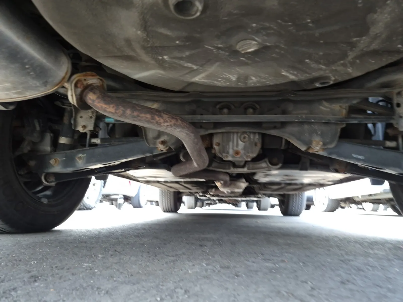Undercarriage - Rear Photo