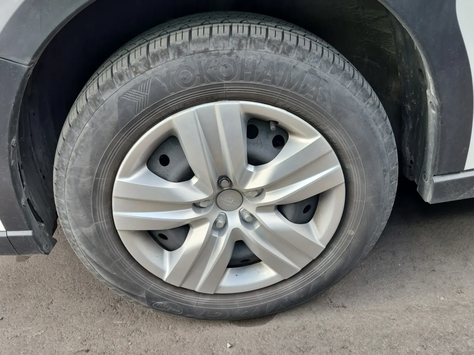 Front driver wheel/tire photo