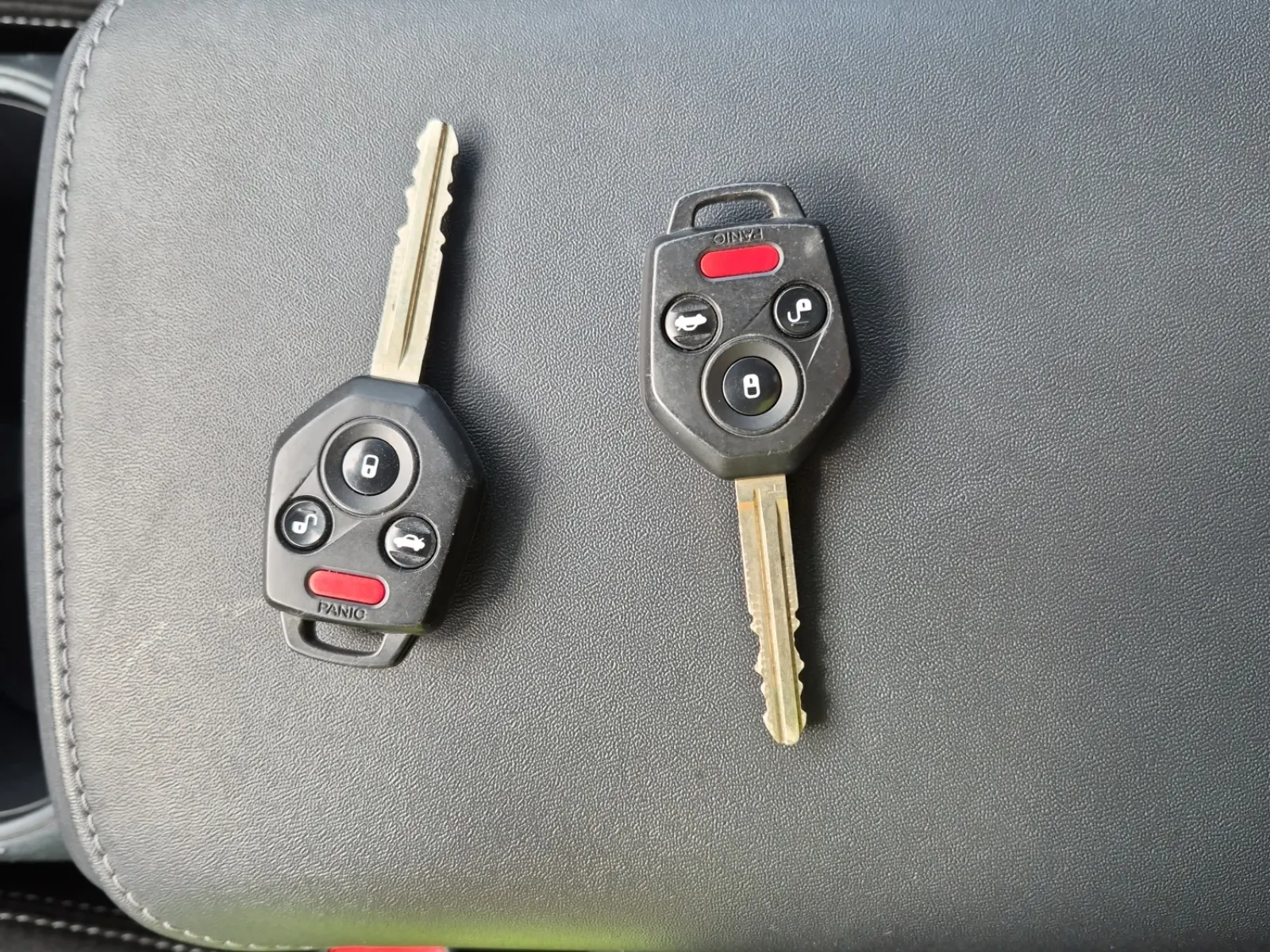 Keys/Fobs/Manual Photo