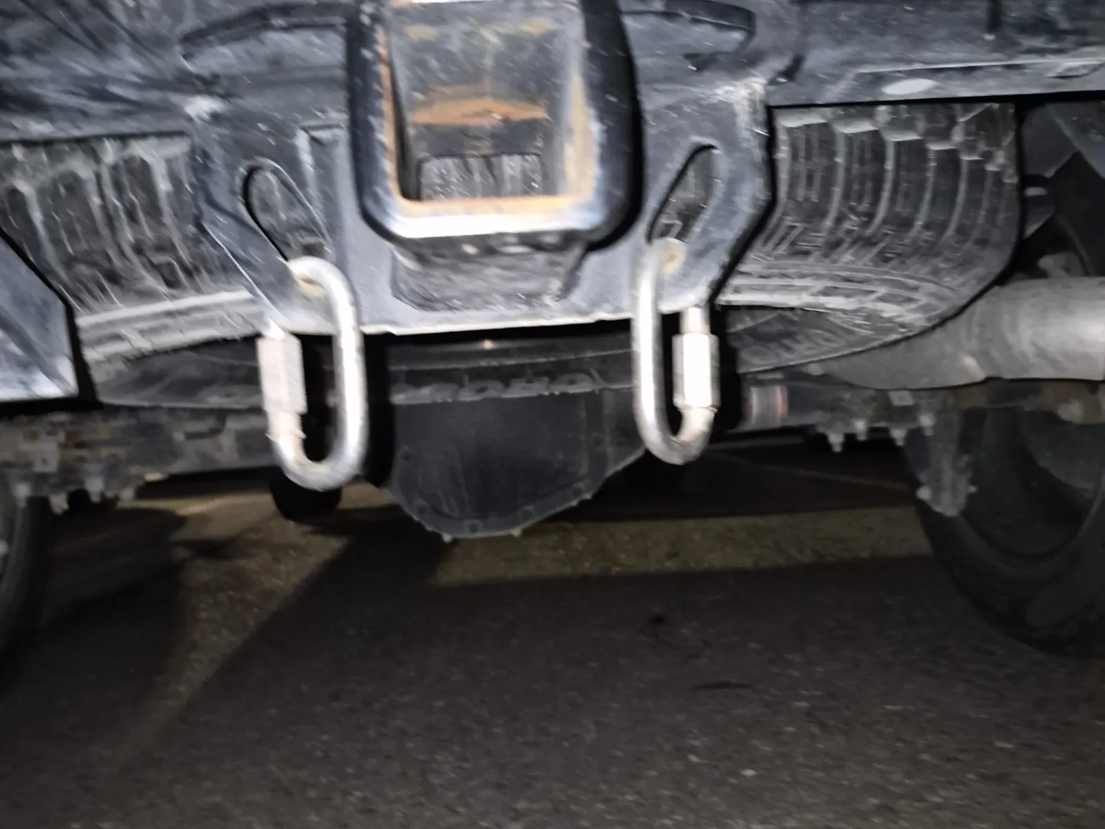 Undercarriage - Rear Photo