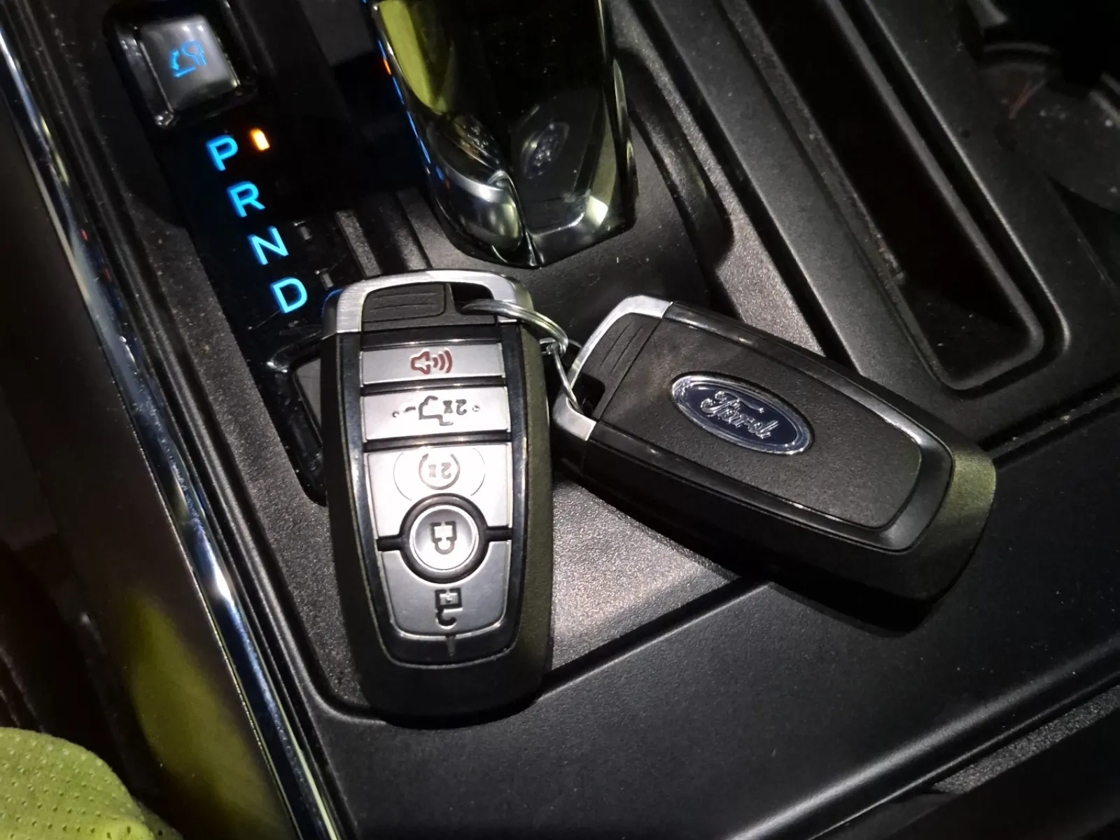 Keys/Fobs/Manual Photo