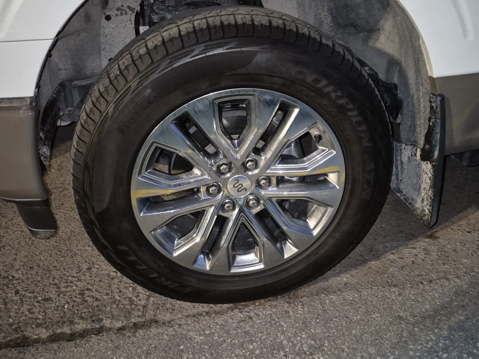 Front driver wheel/tire photo