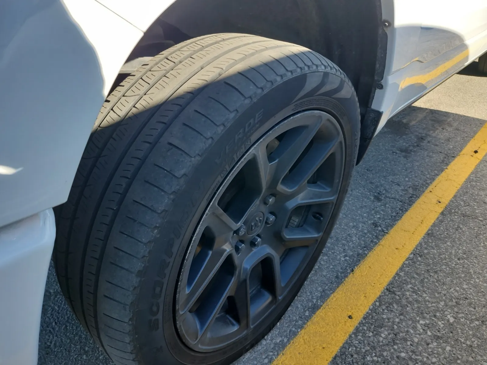 Front driver wheel/tire photo