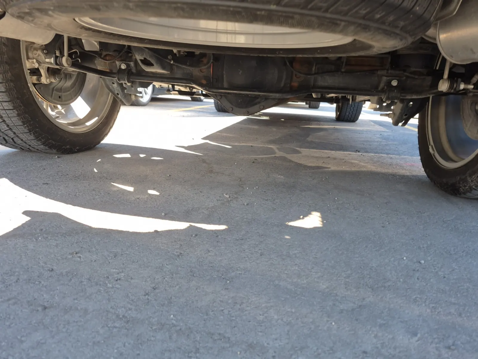 Undercarriage - Rear Photo