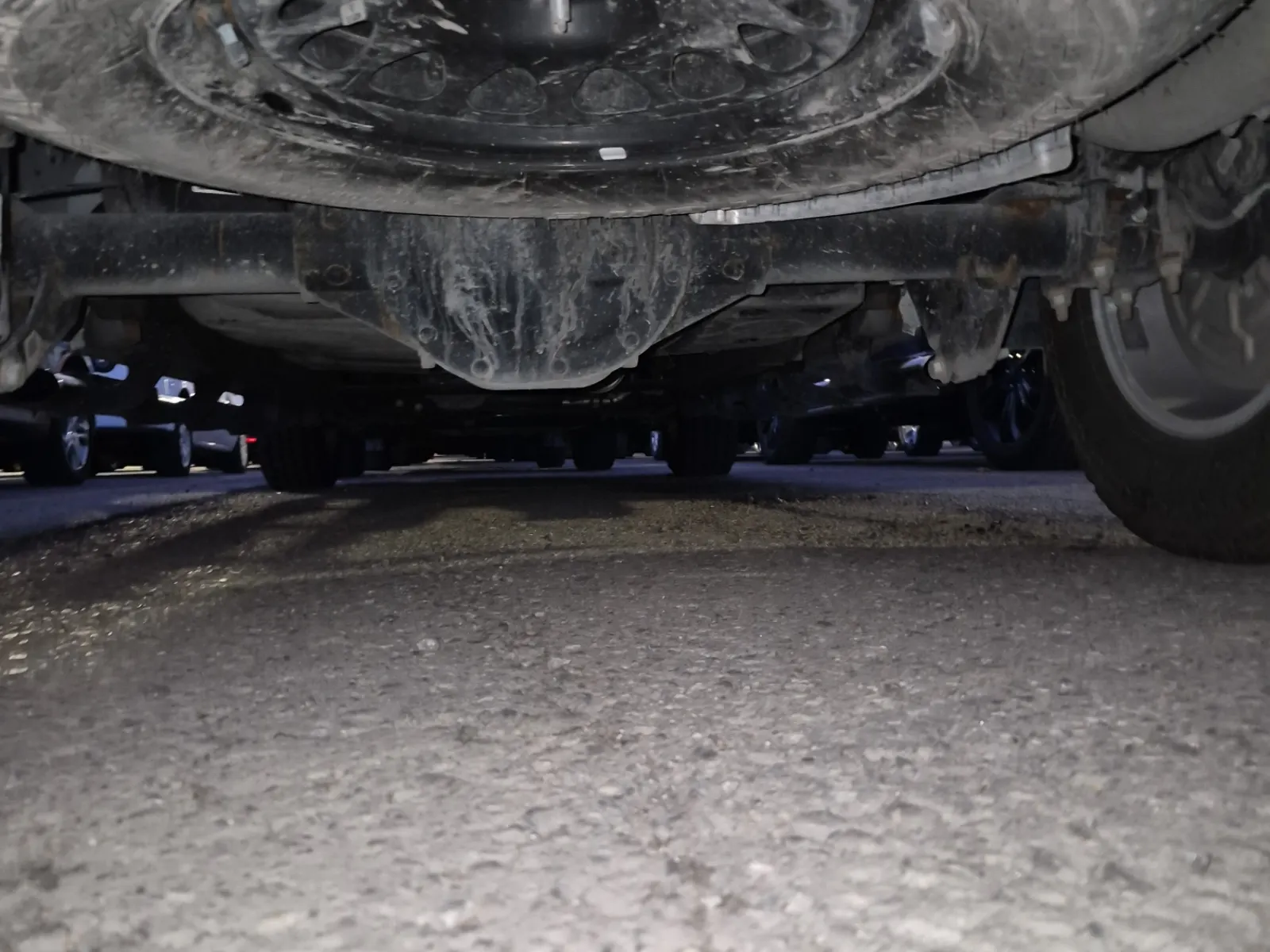 Undercarriage - Rear Photo