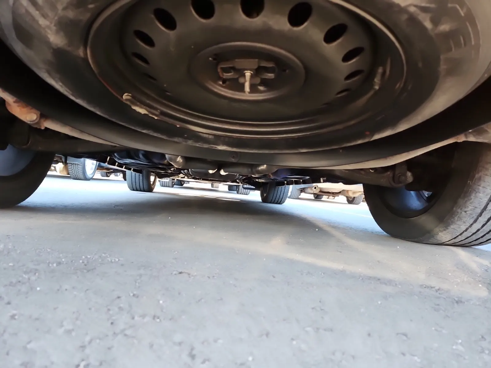 Undercarriage - Rear Photo