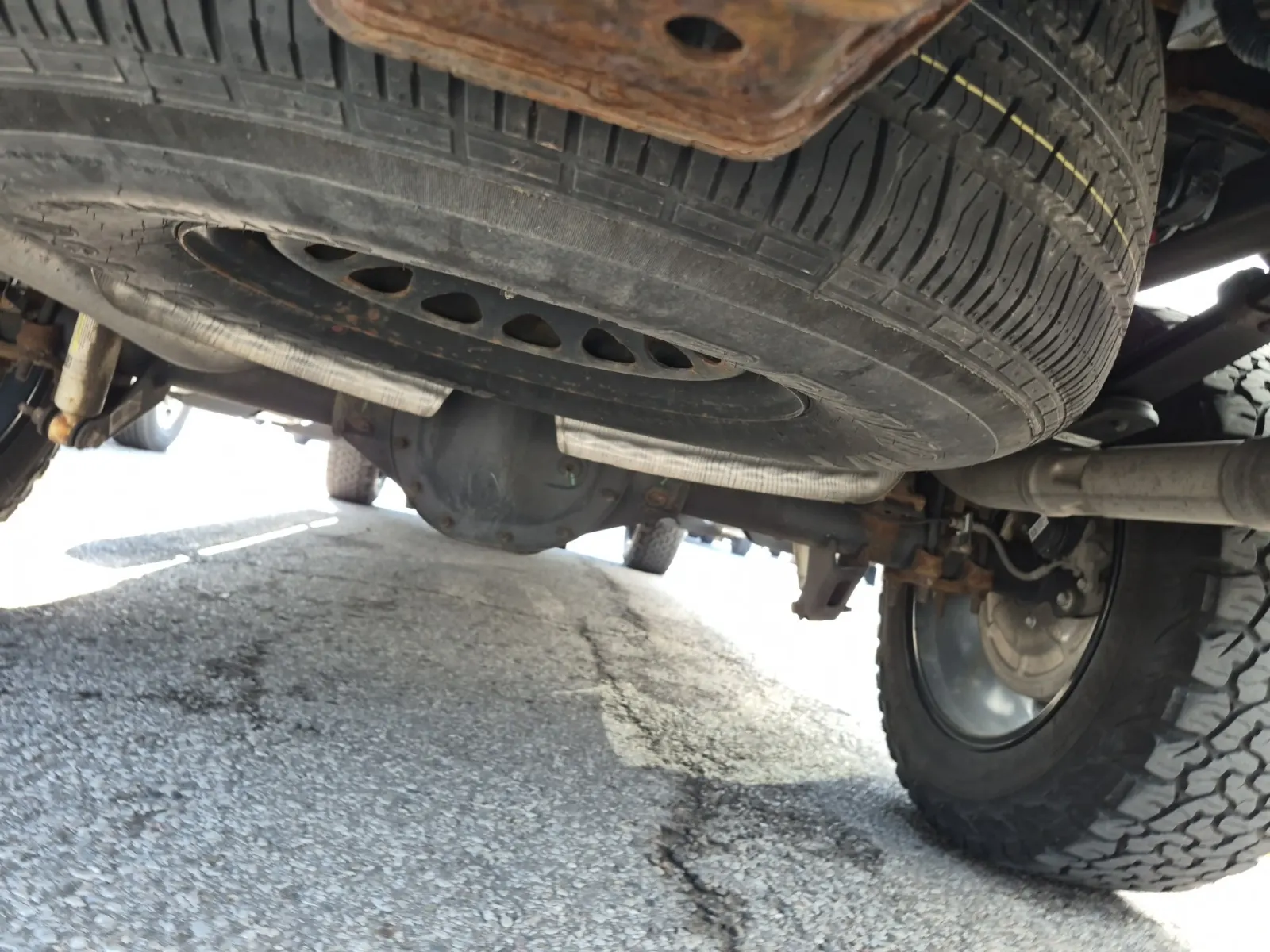 Undercarriage - Rear Photo