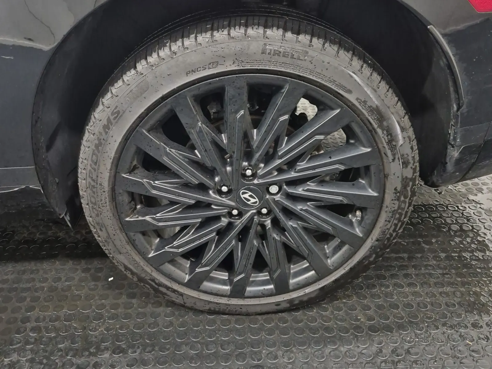 Left Rear Wheel/Tire Photo