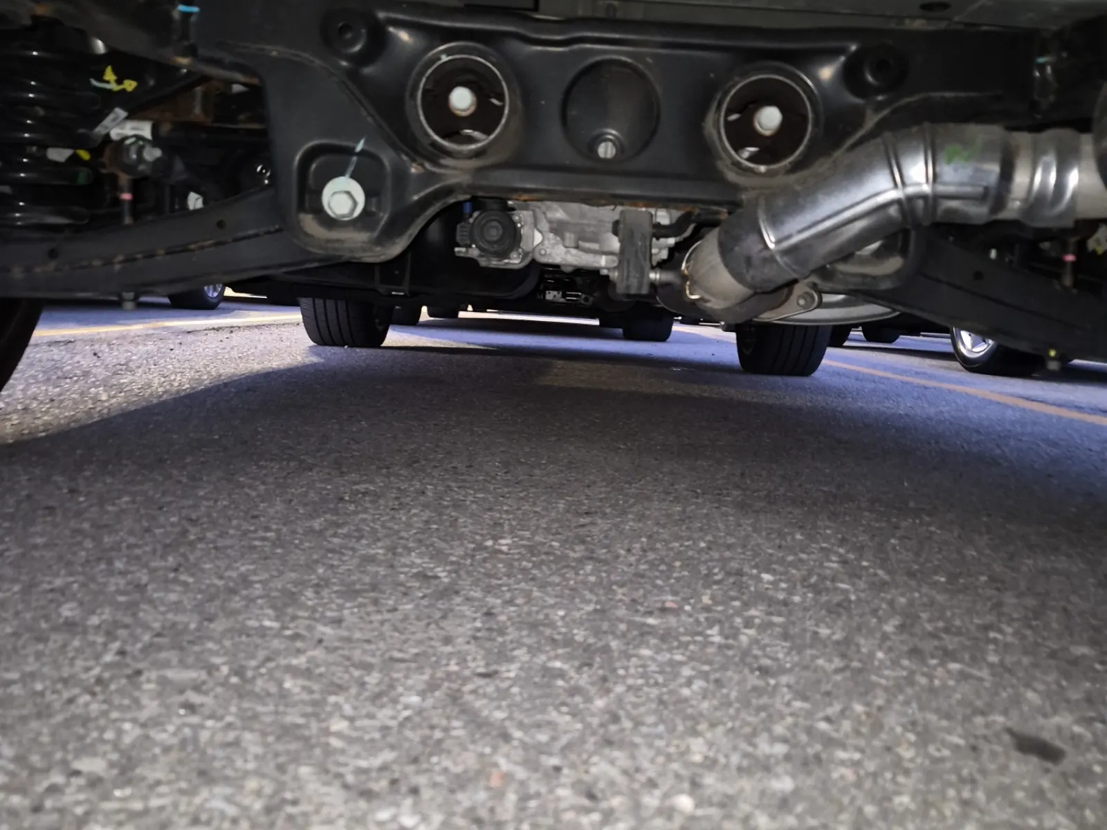 Undercarriage - Rear Photo