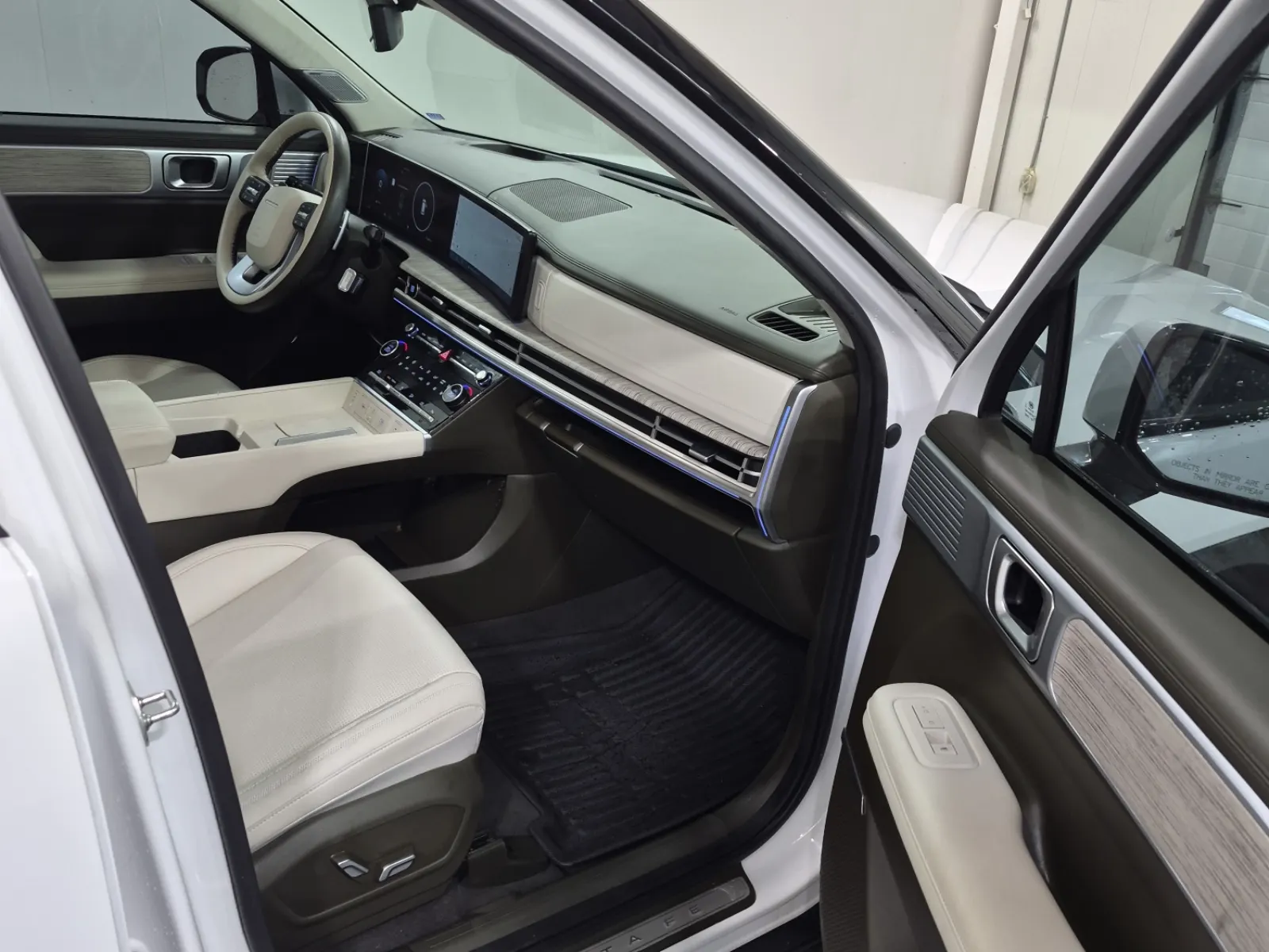 Right Side Interior Photo