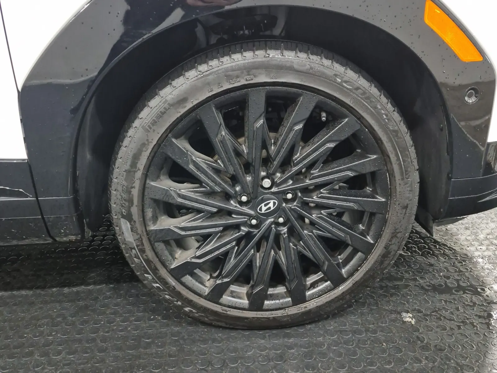 Right Front Wheel/Tire Photo