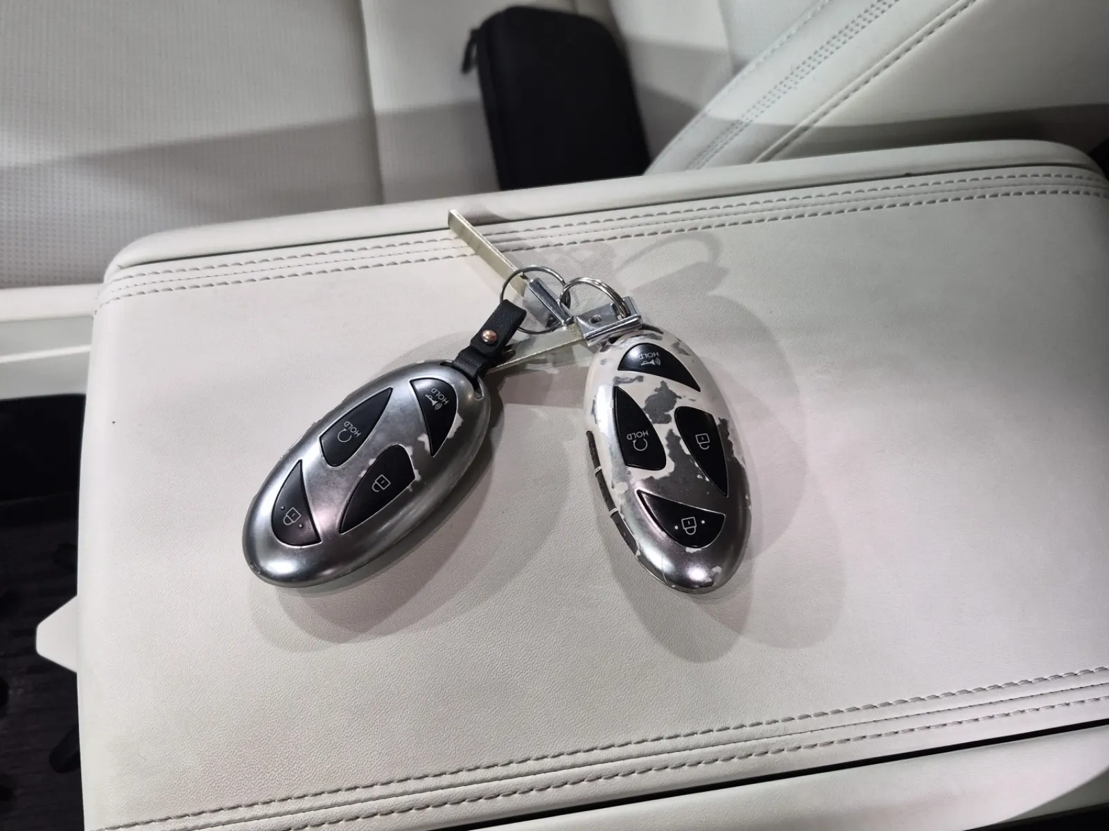 Keys/Fobs/Manual Photo