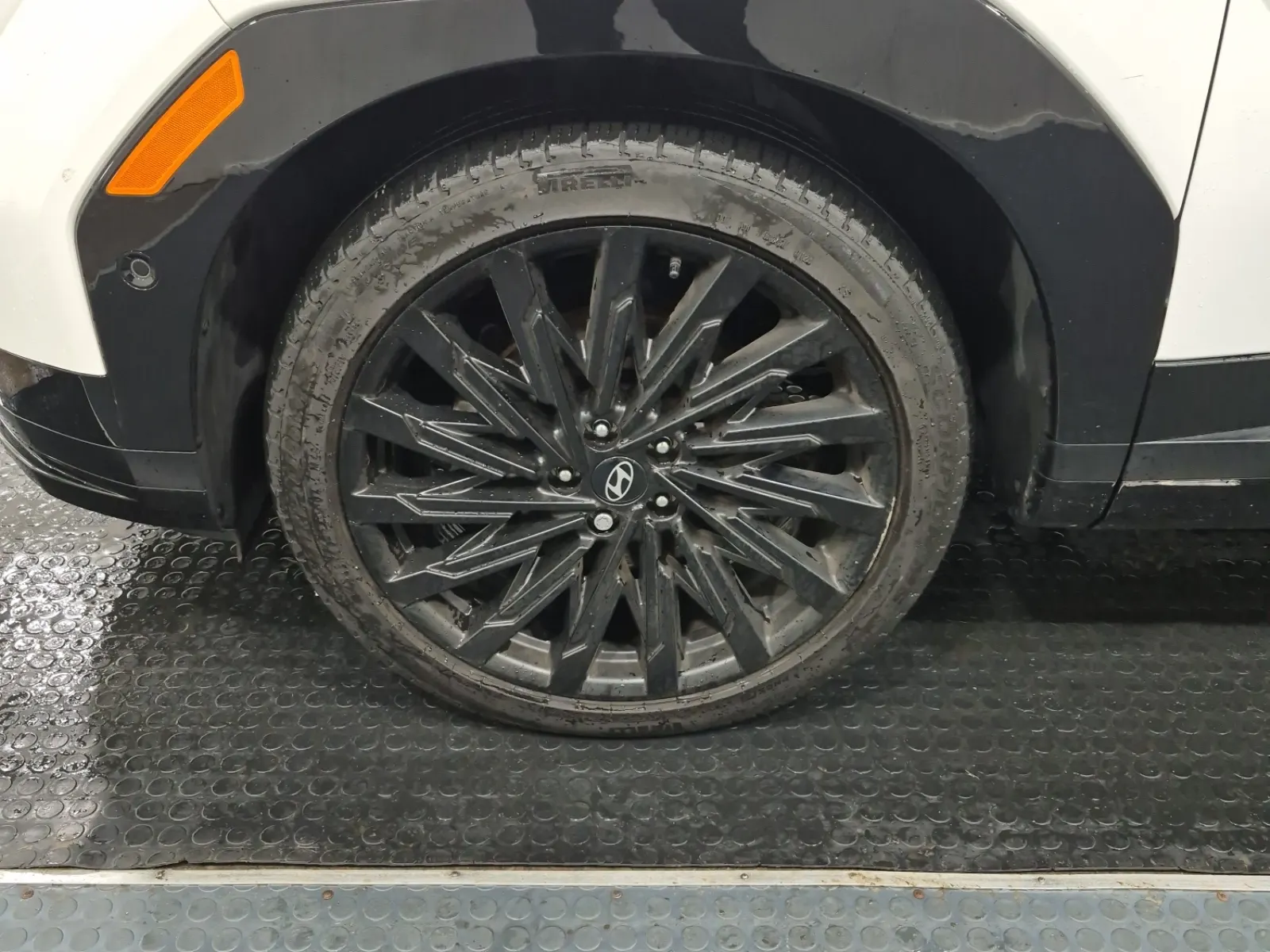 Front driver wheel/tire photo