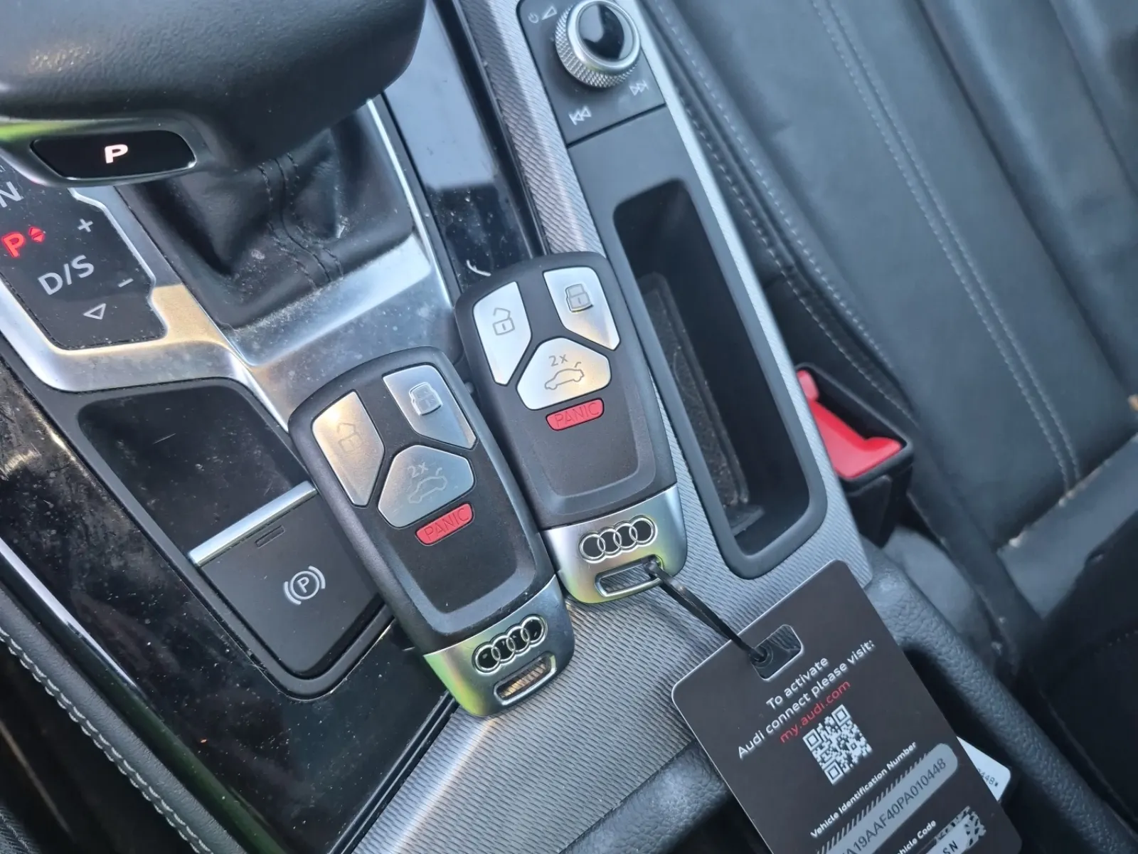 Keys/Fobs/Manual Photo