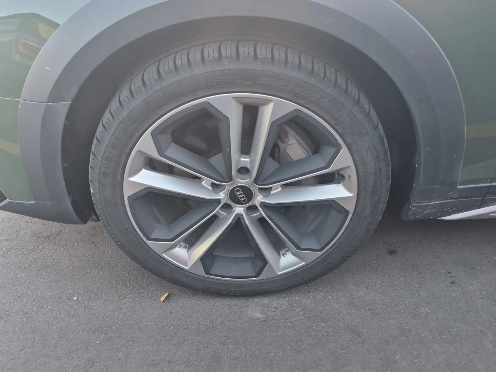 Front driver wheel/tire photo
