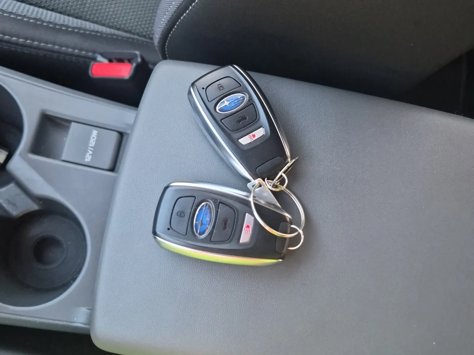 Keys/Fobs/Manual Photo