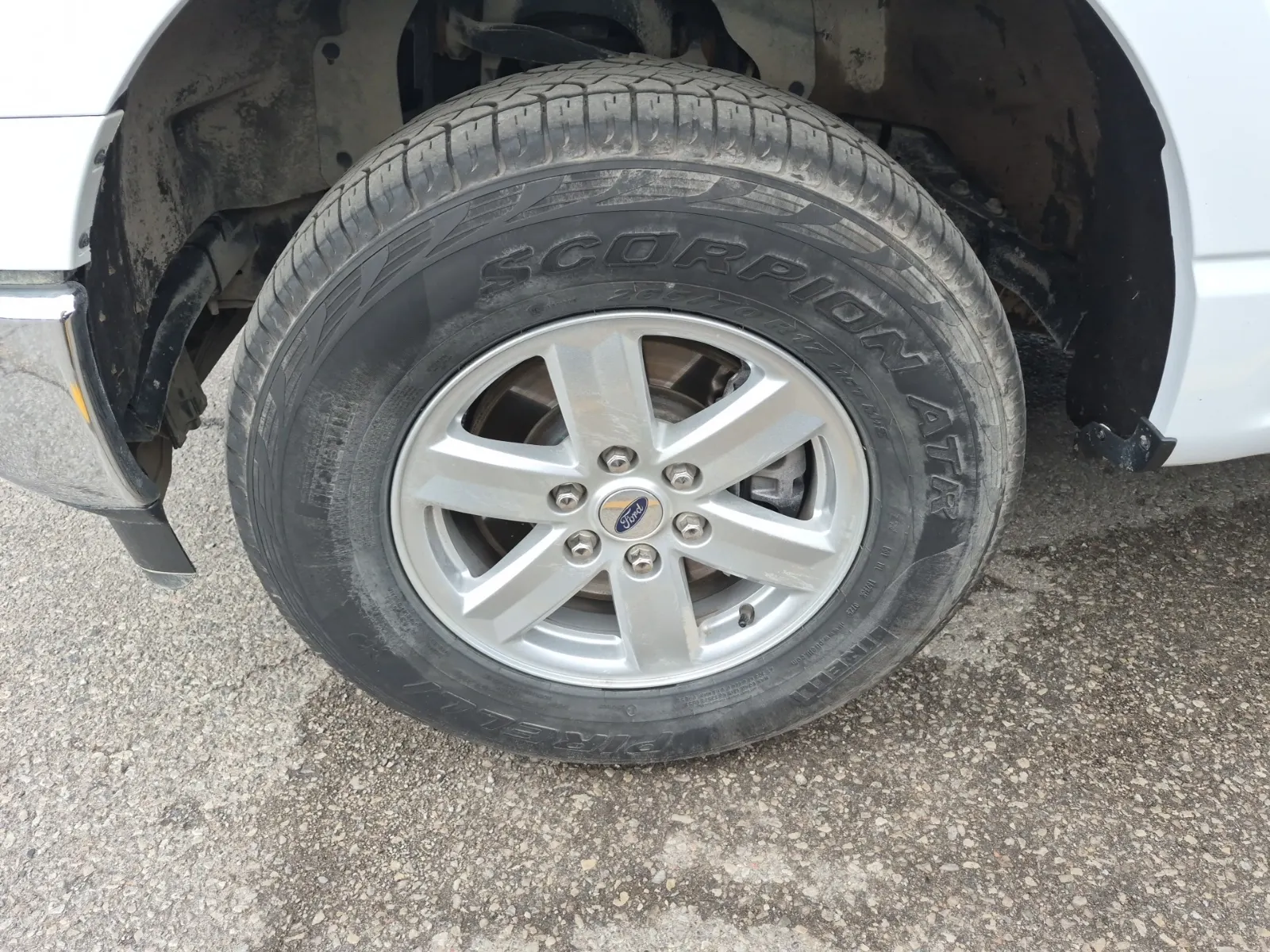 Front driver wheel/tire photo