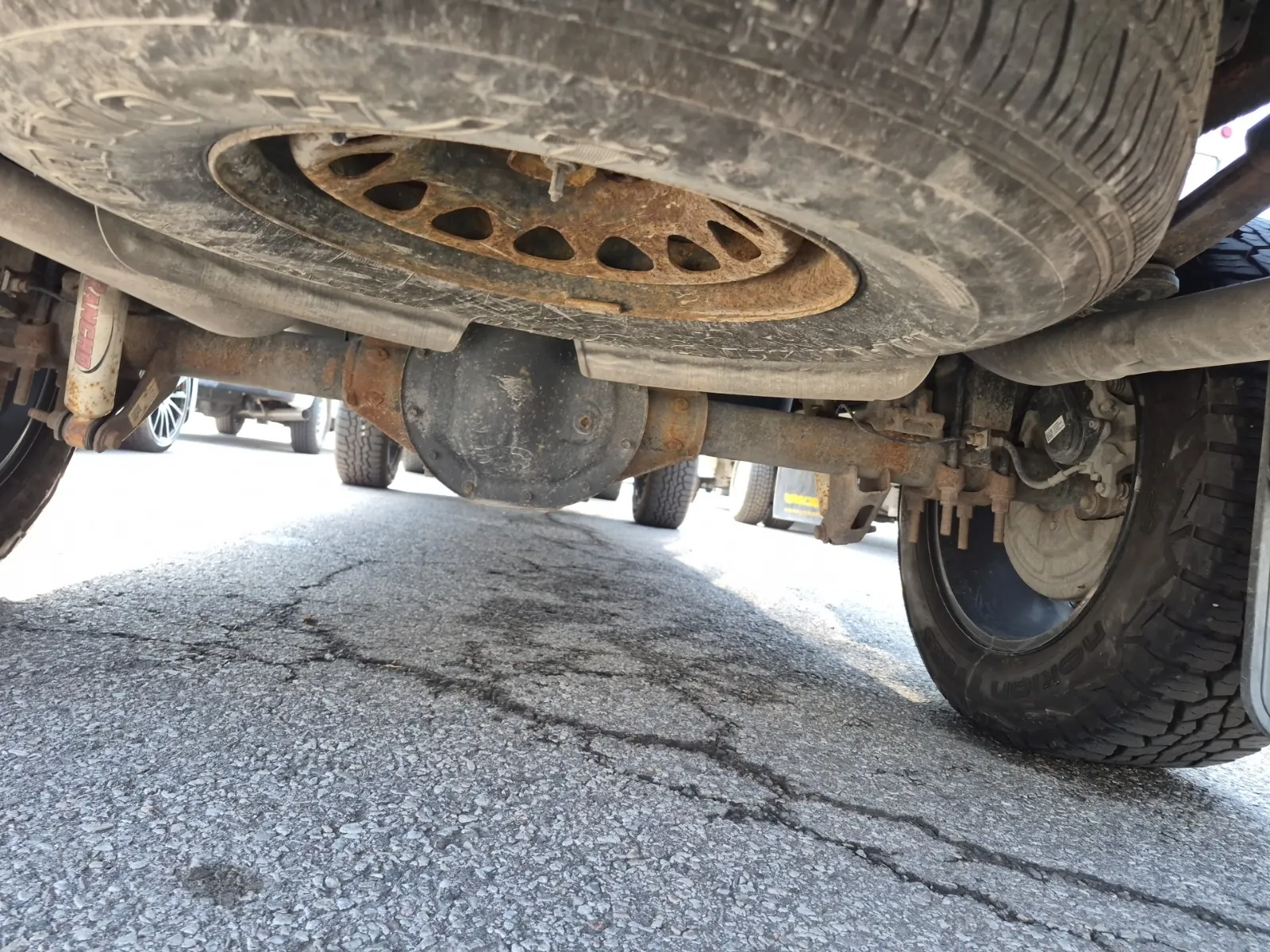Undercarriage - Rear Photo