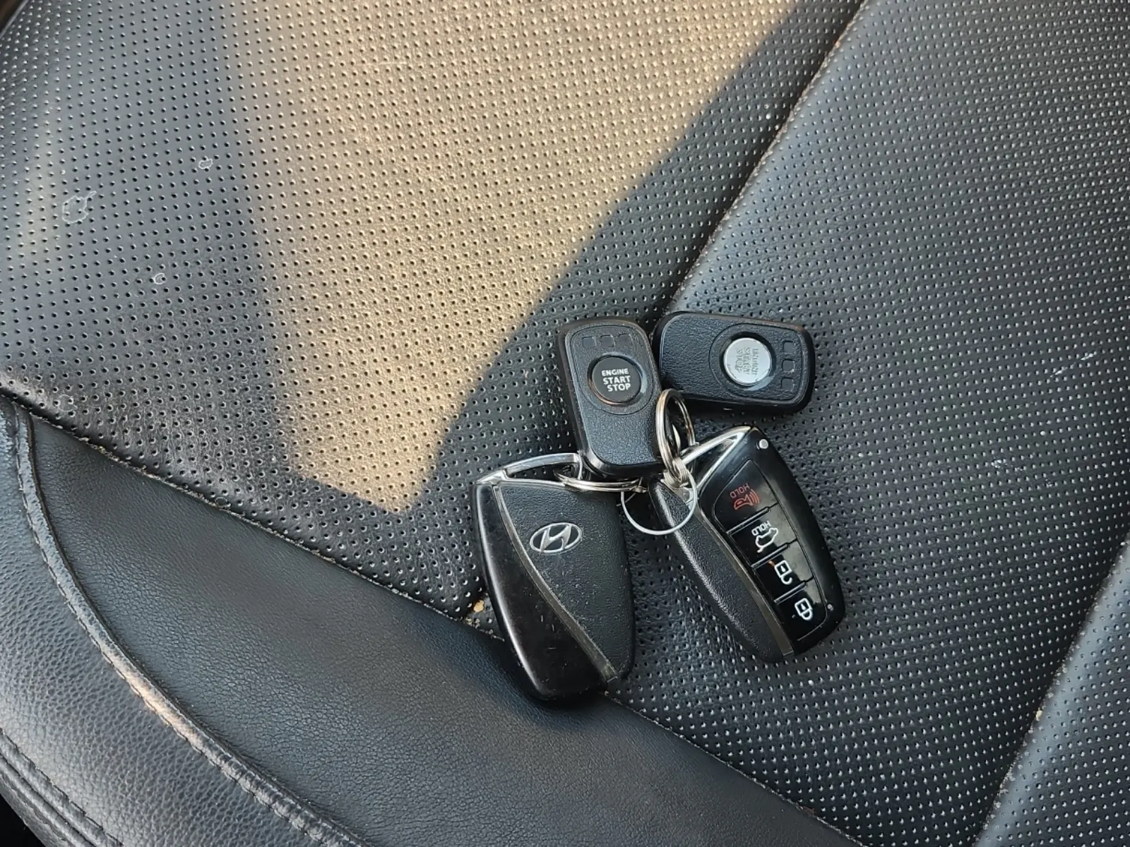 Keys/Fobs/Manual Photo
