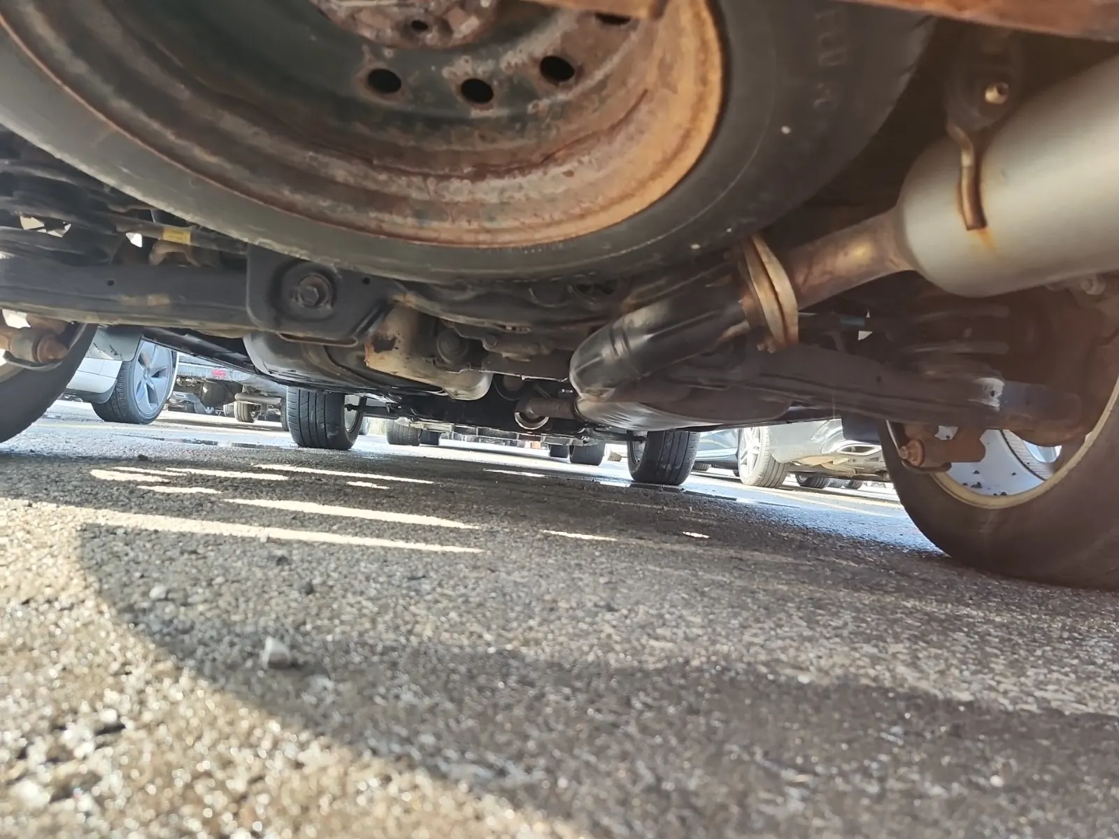 Undercarriage - Rear Photo