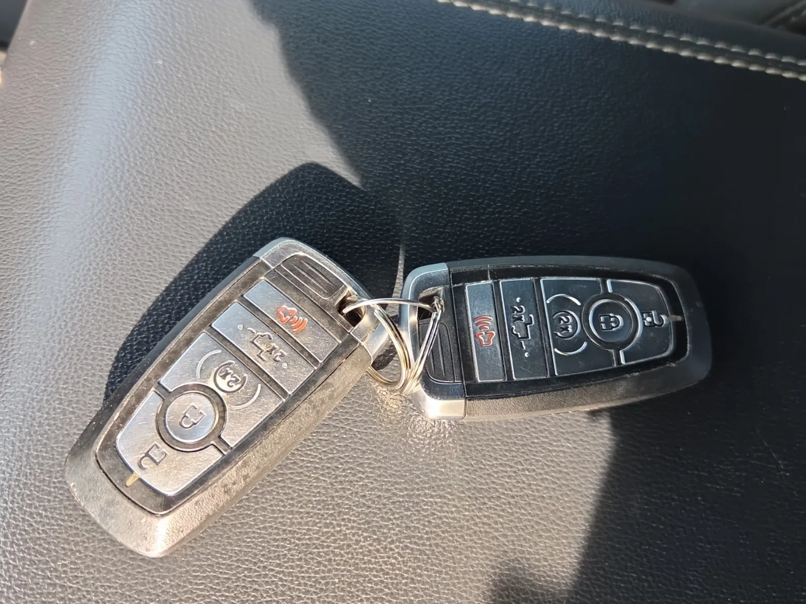 Keys/Fobs/Manual Photo