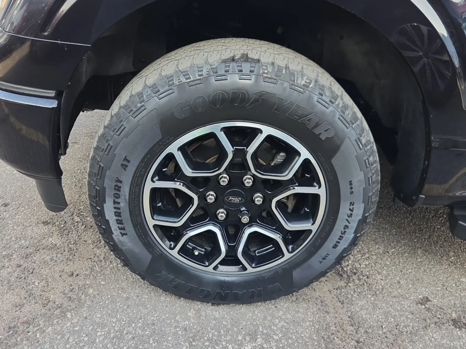 Front driver wheel/tire photo