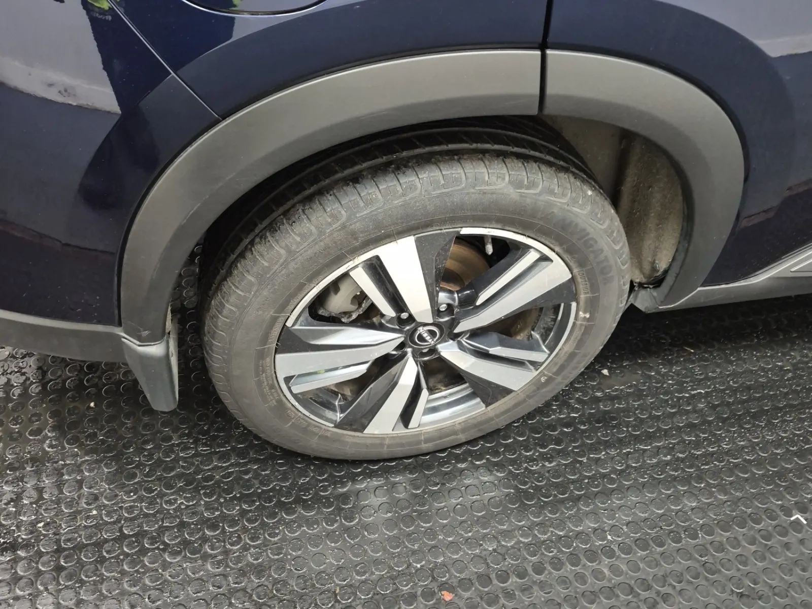 Right Rear Wheel/Tire Photo