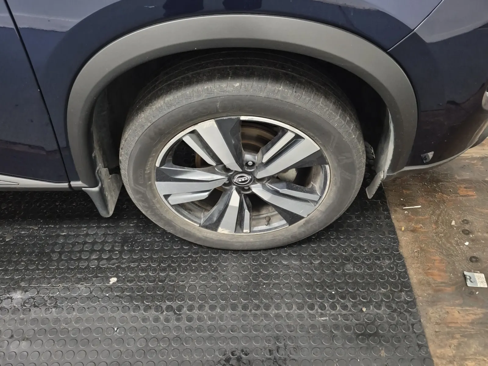Right Front Wheel/Tire Photo