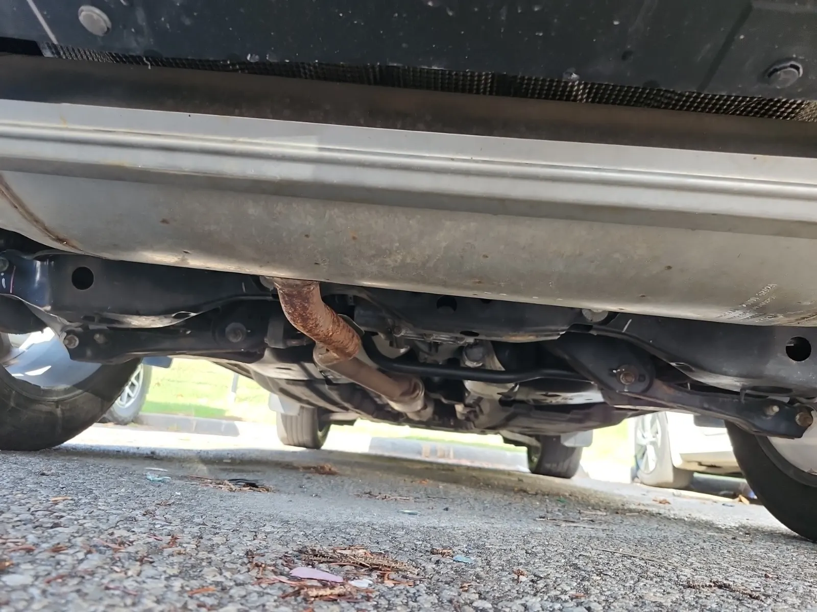 Undercarriage - Rear Photo