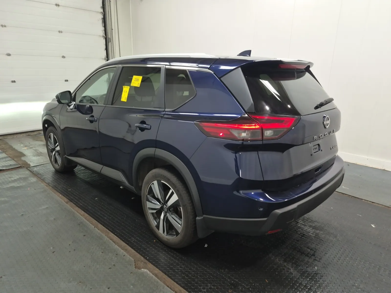 Driver Rear 3/4 Photo