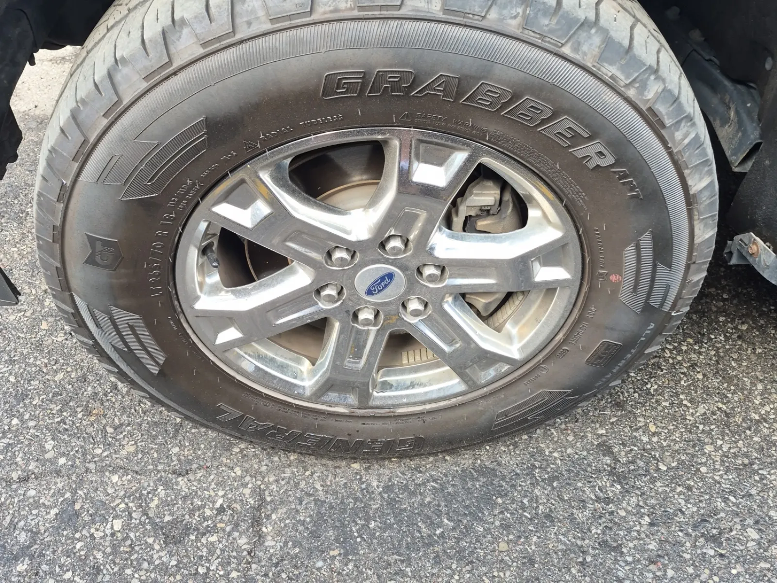 Front driver wheel/tire photo