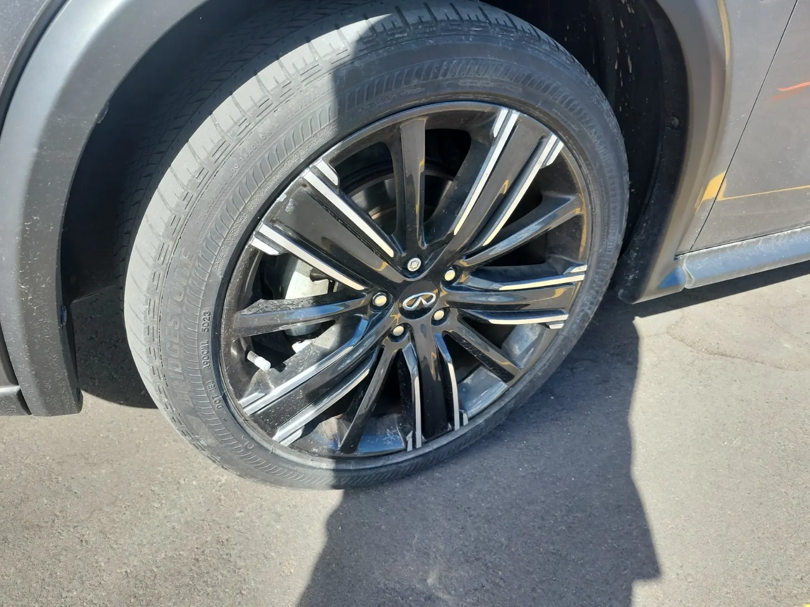 Front driver wheel/tire photo