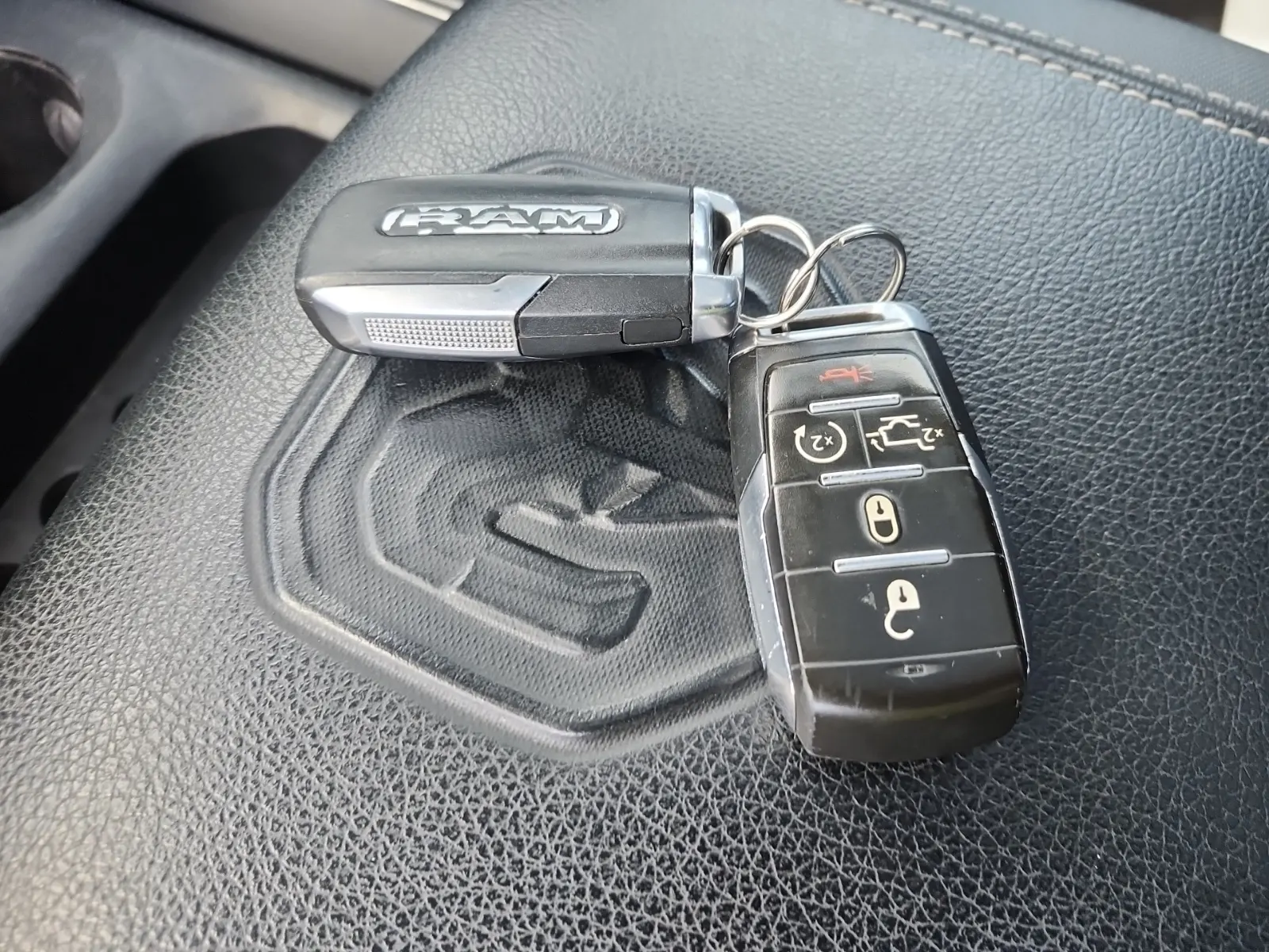 Keys/Fobs/Manual Photo